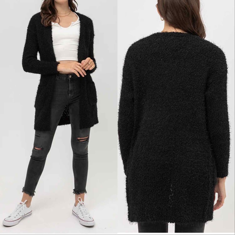 COZY KNIT FUZZY OPEN FRONT CARDIGAN IN BLACK - Picture 5 of 8